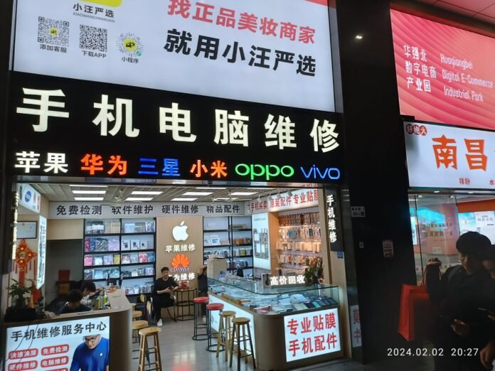 Mobile phone repair shops in an electronics market